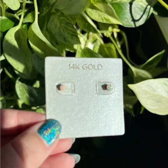 14k yellow gold opal stud earrings - Picture 3 of 6